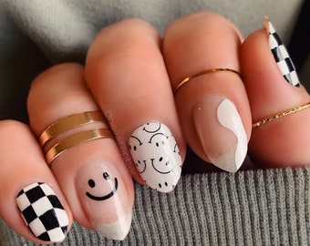 Smiley Face Black & White Checkered Y2K Nail Wraps