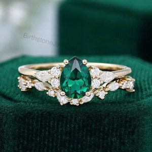 Vintage pear shaped green emerald engagement ring set art deco rose gold marquise cut moissanite ring set unique wedding ring set for women