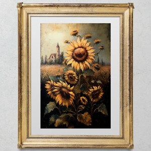 以下が含まれることがあります： 小さな建物が背景にある畑に咲くひまわりの花束を描いた額縁付きの絵画。ひまわりは黄色で、濃い茶色の芯と緑の葉をしています。背景は落ち着いた茶色と緑色です。