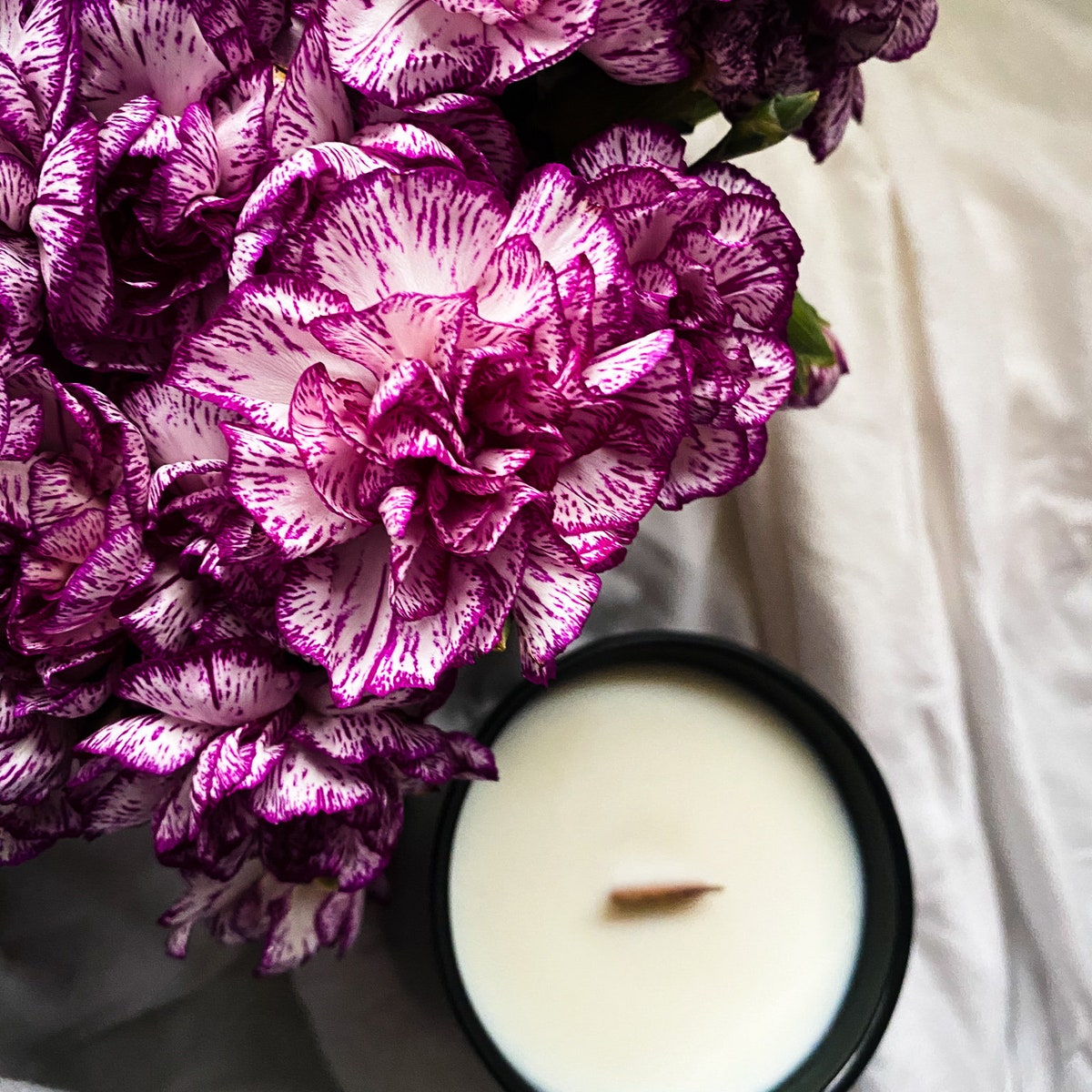 Violet Night | Bergamot + Saffron + Benzoin| Candle Gift | Candle | Black Owned Wood Wick Candle | Gift for Mom | Floral Candle - Etsy