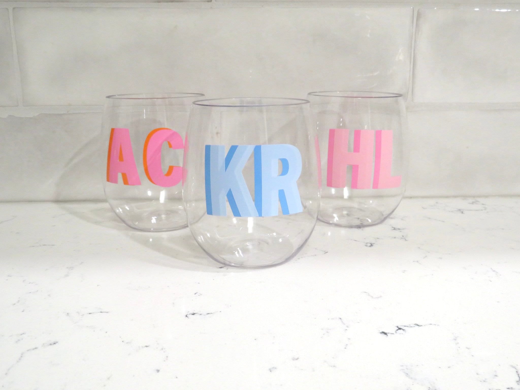 Vaso de vino sin tallo con monograma de sombra, obsequios para despedidas de soltera, copa de vino con monograma de sombra, vaso de vino personalizado