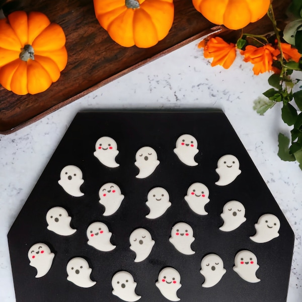 TWELVE Edible Halloween Ghost Sugar Decorations, Halloween Cupcake Toppers, Halloween Cake Toppers, Halloween Kids Party, Halloween Treats