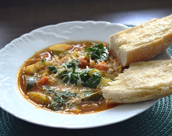 Sopa minestrone y pan ciabatta con queso: conmovedora receta familiar vintage