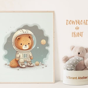 León en la luna vivero arte de pared imprimible, arte de IA para descargar e imprimir, león adorable en un traje espacial, regalo de cumpleaños perfecto