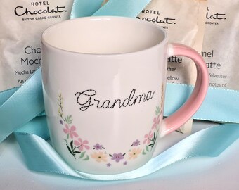 Caja de regalo con taza para abuela con chocolate caliente, té o café de lujo. Opción de solo taza disponible