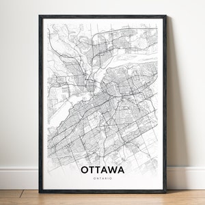 Może przedstawiać: Oprawiony czarno-biały wydruk mapy Ottawy, Ontario. Mapa szczegółowo przedstawia ulice, drogi wodne i okoliczne obszary miasta. Nazwa miasta i prowincji wydrukowane są czcionką o nowoczesnym kroju u dołu.