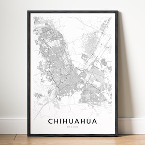 Könnte beinhalten: Ein gerahmter Schwarz-Weiß-Karten-Druck von Chihuahua, Mexiko. Die Stadtkarte ist detailliert mit Straßen und Infrastruktur. Der Name der Stadt und des Landes sind in einer modernen Schriftart unten auf dem Druck abgebildet.