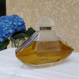 Capucci de CAPUCCI, superb Dummy bottle, authentic and Vintage. No shipments to the USA at this time.