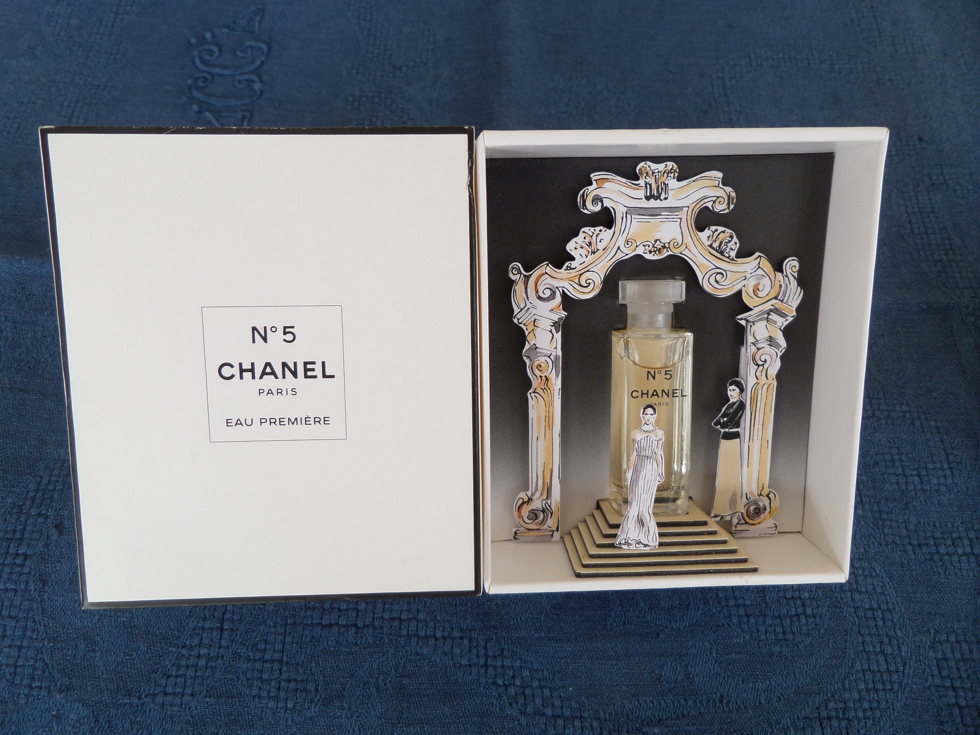 Pin on Buy Chanel * Louis Vuitton + SnowGlobes