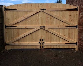 Wooden Driveway Gates T&G heavy duty driveway gates!! 6FT HIGHEST POINT FREE heavy duty t hinges and a top bolt with every set !!