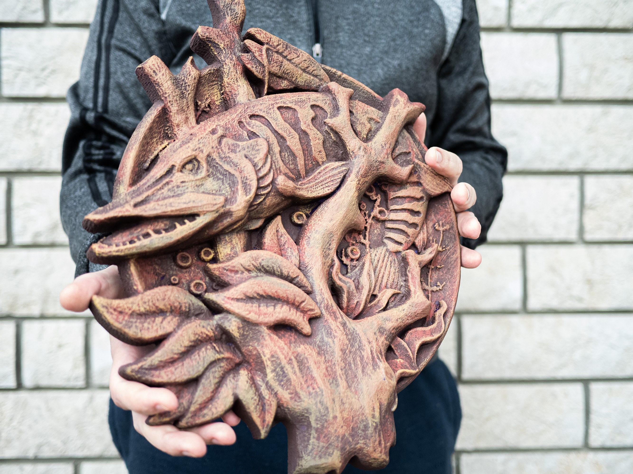 水晶 魚彫刻 約10cm 木製台座付き 本水晶 クォーツ 魚彫刻 オブジェ 置物 木製台座付き Fish carvings