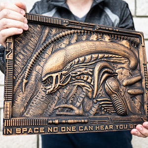 Alien Xenomorph Filmschnitzerei. 3D Schild für die Wand. Mehrere Größen / Ausführungen erhältlich. Yautja Brustpanzer Facehugger.