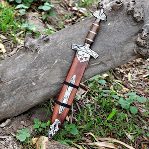 Handgefertigtes Wikingerschwert-Set aus Damaszenerstahl mit Scheide – Sammlerstück, mittelalterliche Replik, 91 cm. Ideales Geschenk für Männer, z. B. zum Jahrestag, zu Weihnachten oder zur Hochzeit. Mini brown