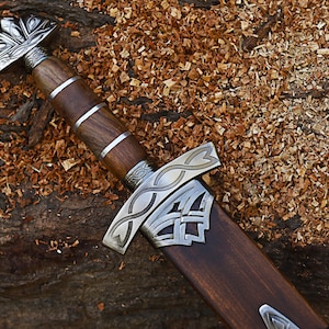 Handgefertigtes Wikingerschwert-Set aus Damaszenerstahl mit Scheide – Sammlerstück, mittelalterliche Replik, 91 cm. Ideales Geschenk für Männer, z. B. zum Jahrestag, zu Weihnachten oder zur Hochzeit. Bild 8