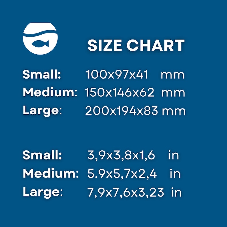Pu&ograve; includere: Un grafico blu con le parole "SIZE CHART" in bianco. Mostra le dimensioni per taglie piccole, medie e grandi in millimetri e pollici. La taglia piccola &egrave; 9.9x9.7x4.1 cm, la media &egrave; 15x14.6x6.2 cm, e la grande &egrave; 20x19.4x8.3 cm.
