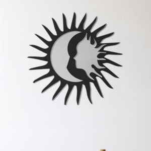 Arte de parede de metal com design de sol e lua, arte de parede de metal com sol, decoração de sol e céu noturno, detalhe de silhueta de rosto humano, arte temática de dia e noite