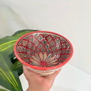モロッコの手作り陶器サラダボウル、手作り陶器ボウル、手描きのモロッコの職人技のボウル、ユニークな装飾ボウル、モロッコのアート