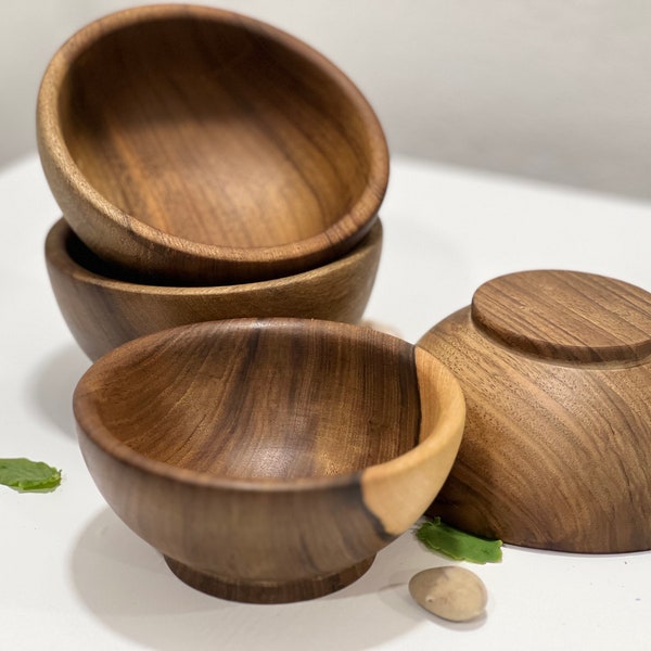 Set of 4 Walnut Wood Bowls for Food, Salads, Snacks.. - Round Wood Bowl - Size (5.5"x 5.5" x 2.5") - hand carved walnut bowl - Serving Bowls