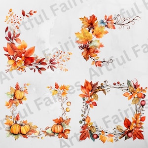 K&ouml;nnte beinhalten: Vier Aquarell-Illustrationen mit Herbstbl&auml;ttern, Beeren und K&uuml;rbissen. Die Illustrationen sind quadratisch angeordnet, wobei jede Ecke ein anderes Design zeigt. Die obere linke Ecke zeigt eine Ranken aus Bl&auml;ttern und Beeren, die obere rechte Ecke zeigt eine Ansammlung von Bl&auml;ttern und Beeren, die untere linke Ecke zeigt eine Ranken aus Bl&auml;ttern, Beeren und K&uuml;rbissen und die untere rechte Ecke zeigt einen Kranz aus Bl&auml;ttern, Beeren und K&uuml;rbissen.