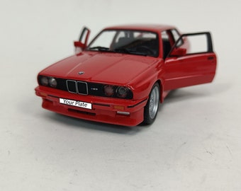 Placa de matrícula personalizada con nombre y número a escala para coche BMW M3 en rojo, regalo de cumpleaños para papá, mamá, esposa, esposo, producto en caja de regalo.