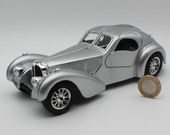 Placa de matrícula personalizada con nombre y número a escala, modelo de coche Bugatti 57SC Atlantic en plata, regalo de cumpleaños para papá, mamá, esposa, esposo, producto en caja de regalo.
