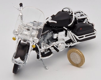 Placa de matrícula personalizada con nombre y número para moto a escala Harley Davidson FLH Electra Glide, regalo de cumpleaños para papá, mamá, esposa y esposo.