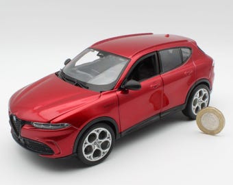 Placa de matrícula personalizada con nombre y número a escala para coche Alfa Romeo Tonale en rojo, regalo de cumpleaños para papá, mamá, esposa, esposo, producto en caja de regalo.