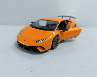 Coche a escala Lamborghini Huracán con matrícula personalizada. Regalo de cumpleaños para papá, mamá, esposa o esposo. Producto en caja.
