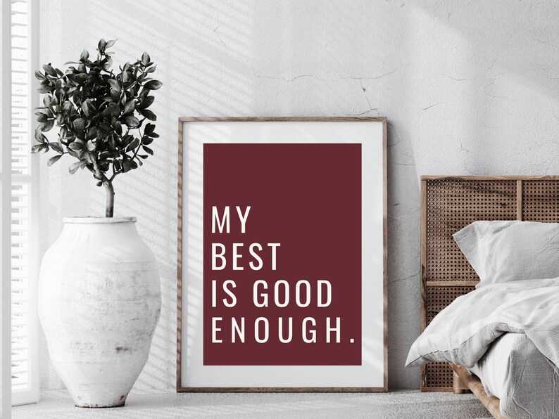 Może przedstawiać: Maroonowy plakat z białym tekstem, kt&oacute;ry brzmi "My best is good enough."