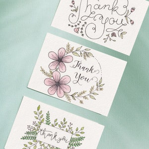 Postales de agradecimiento con flores originales pintadas a mano con acuarela sobre papel tamaño A6. Opción de envío directo y añadir texto gratis.