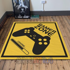 Żółty dywan Gamer Zone – czarny dywanik z ostrzeżeniem o kontrolerze
