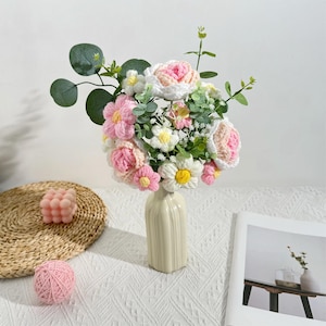 Crochet Rose Bouquet – Handmade Everlasting Flower Arrangement (5 Colors, Vase Optional) – Gift for Mom, Valentine’s Day, Home Décor