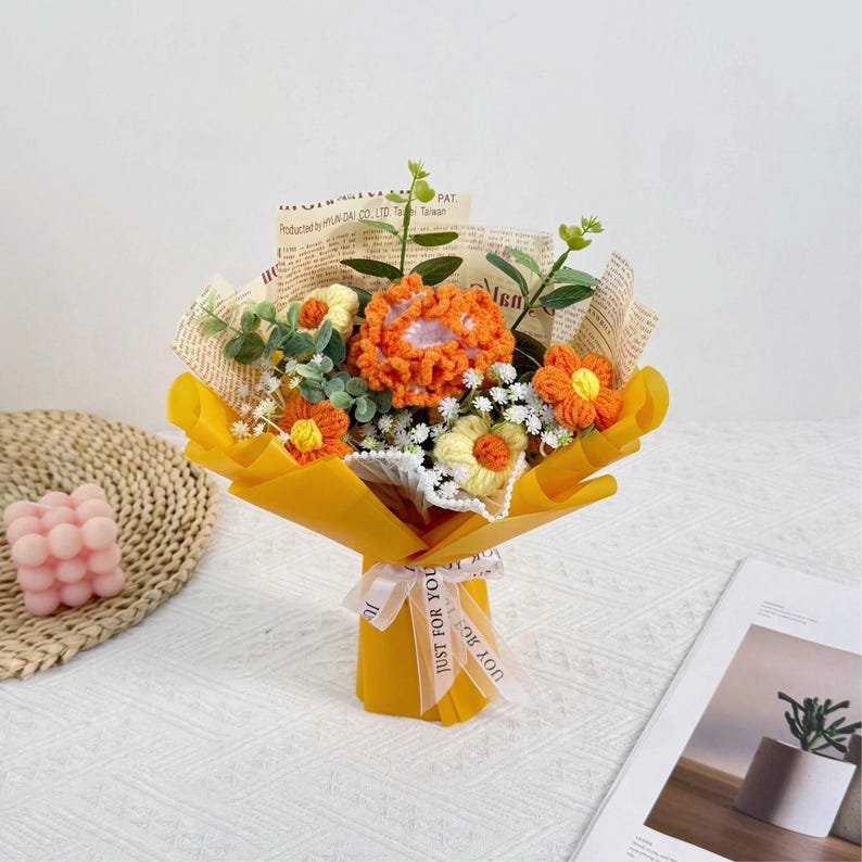 Gehäkelter Nelkenstrauß: Handgefertigtes Blumengeschenk für Mama Orange (small)