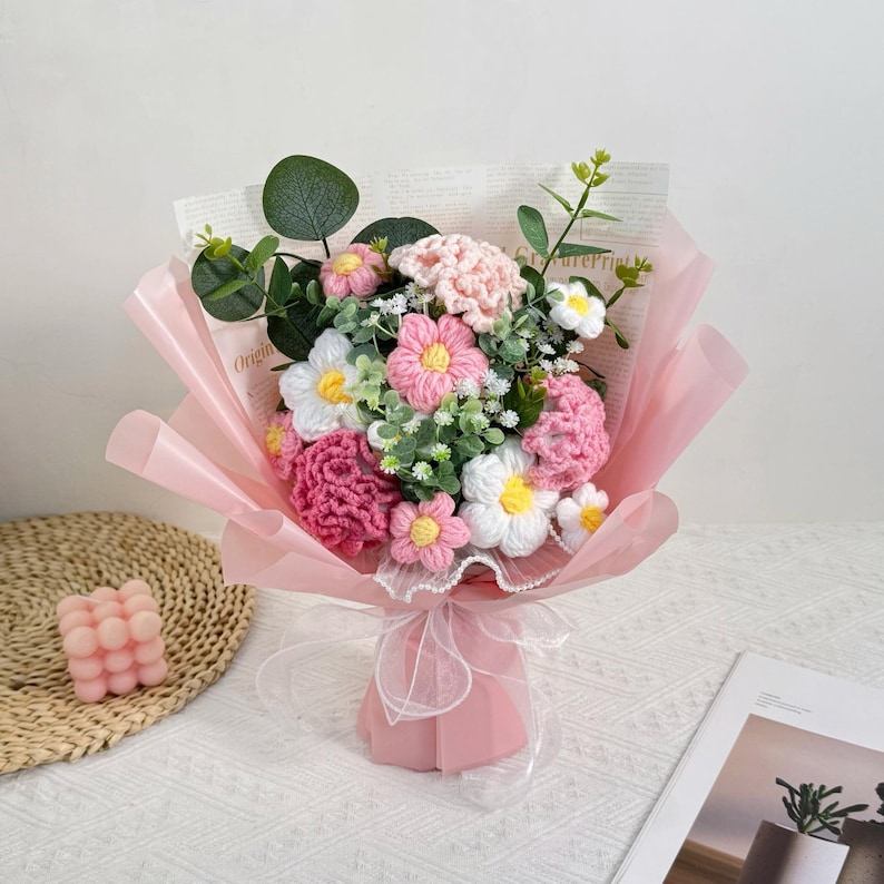 Gehäkelter Nelkenstrauß: Handgefertigtes Blumengeschenk für Mama Pink