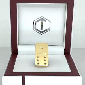 18K Gold Domino in Solid 750 Gold in White Case - Dominostein aus 18 Karat Gold im weissen Etui.
