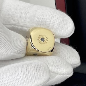 18K Gold Dice with 21 Black Diamonds in 750 Solid Gold and in Hand - Würfel aus 18 Karat Gold mit 21 schwarzen Diamanten, vollmassiv, in der Hand.