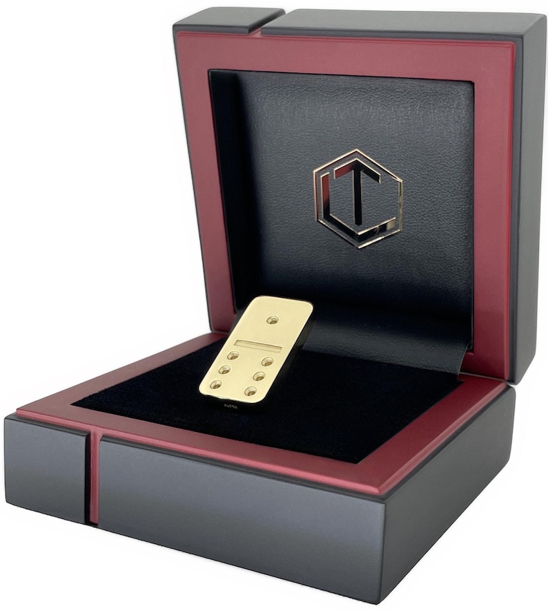 18K Gold Domino in Solid 750 Gold with no, 1 and 6 in Black Case - Dominostein aus 18 Karat Gold mit den Augen 1 und 6 im schwarzen Etui.
