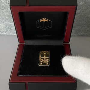 18k Gold Domino