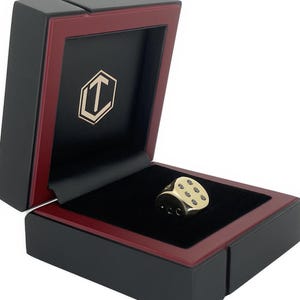 18K Gold Dice with 21 Black Diamonds in 750 Solid Gold and in Black Case - Würfel aus 18 Karat Gold mit 21 schwarzen Diamanten, vollmassiv, im schwarzen Etui.