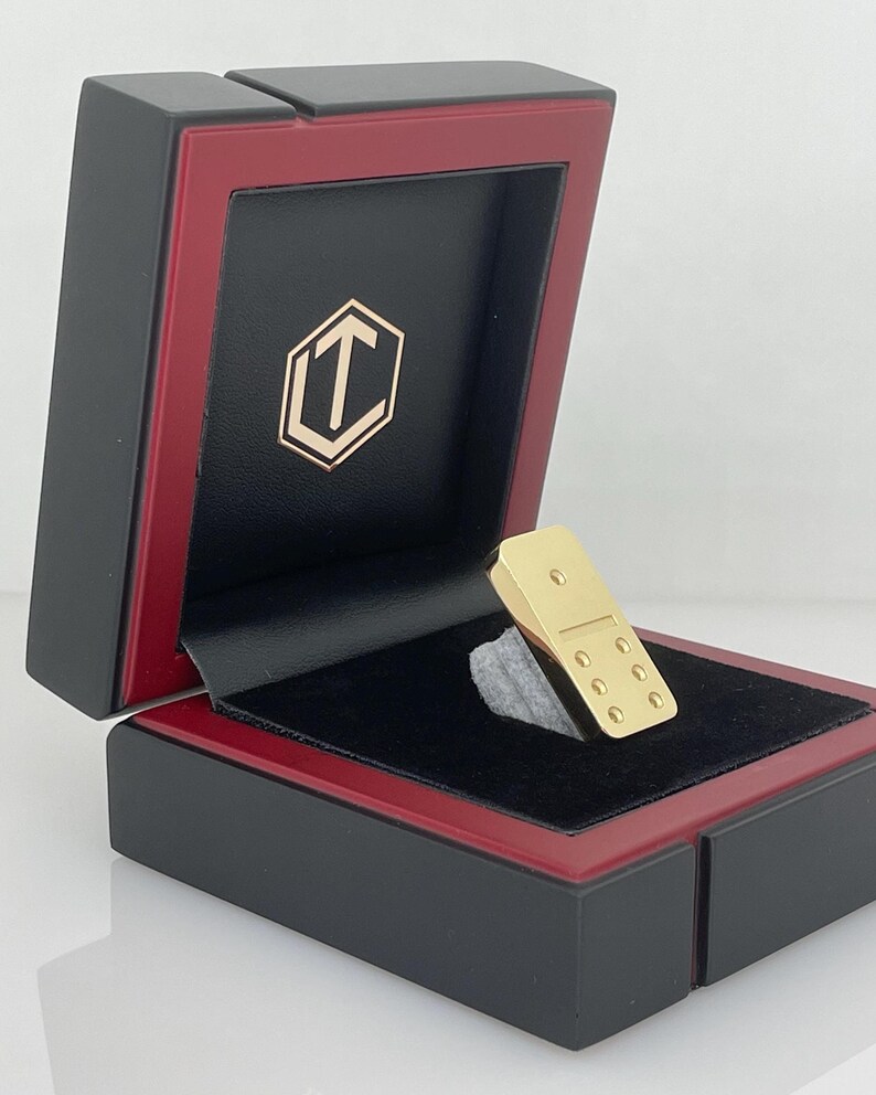 18K Gold Domino in Solid 750 Gold in Black Case - Dominostein aus 18 Karat Gold im schwarzen Etui.