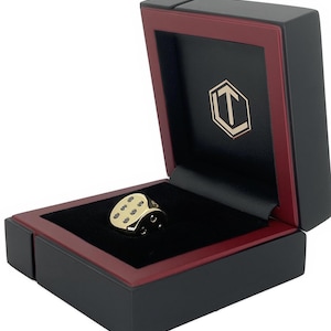 18K Gold Dice with 21 Black Diamonds in 750 Solid Gold and in Black Case - Würfel aus 18 Karat Gold mit 21 schwarzen Diamanten, vollmassiv, im schwarzen Etui.