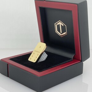 18K Gold Domino in Solid 750 Gold in Black Case - Dominostein aus 18 Karat Gold im schwarzen Etui.