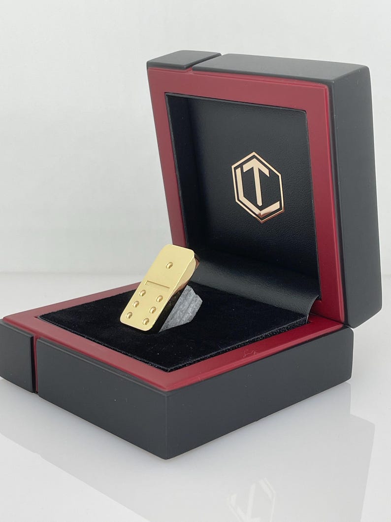 18K Gold Domino in Solid 750 Gold in Black Case - Dominostein aus 18 Karat Gold im schwarzen Etui.