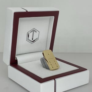 18K Gold Domino in Solid 750 Gold in White Case - Dominostein aus 18 Karat Gold im weissen Etui.