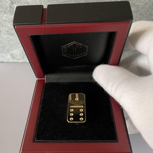 18K Gold Domino, Solid 750 Gold, 25 g, 29 × 14 × 4 mm – Handcrafted Gold Bar Collectible with Hallmark & Brand Emblem, Presented in Case image 9