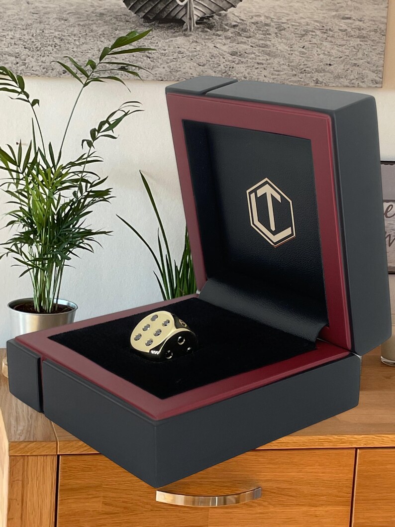 18K Gold Dice with 21 Black Diamonds in 750 Solid Gold in Black Case - Würfel aus 18 Karat Gold mit 21 schwarzen Diamanten, vollmassiv, im schwarzen Etui.