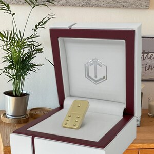 Domino made of 18k gold.