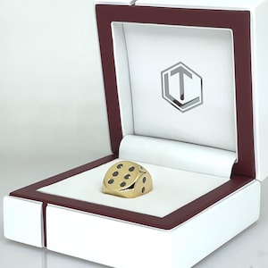 18K Gold Dice with 21 Black Diamonds in 750 Solid Gold and in White Case - Würfel aus 18 Karat Gold mit 21 schwarzen Diamanten, vollmassiv, im weissen Etui.