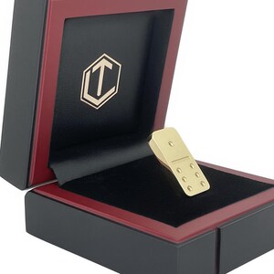 18K Gold Domino in Solid 750 Gold with no, 1 and 6 in Black Case - Dominostein aus 18 Karat Gold mit den Augen 1 und 6 im schwarzen Etui.
