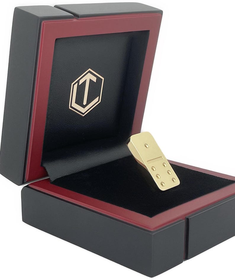 18K Gold Domino in Solid 750 Gold with no, 1 and 6 in Black Case - Dominostein aus 18 Karat Gold mit den Augen 1 und 6 im schwarzen Etui.